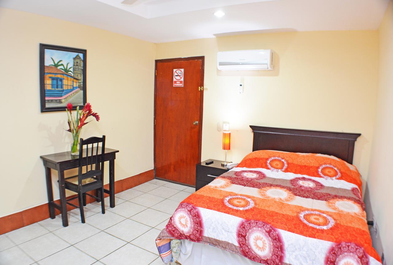 Hotel Plaza Cosiguina ชีนันเดกา ภายนอก รูปภาพ