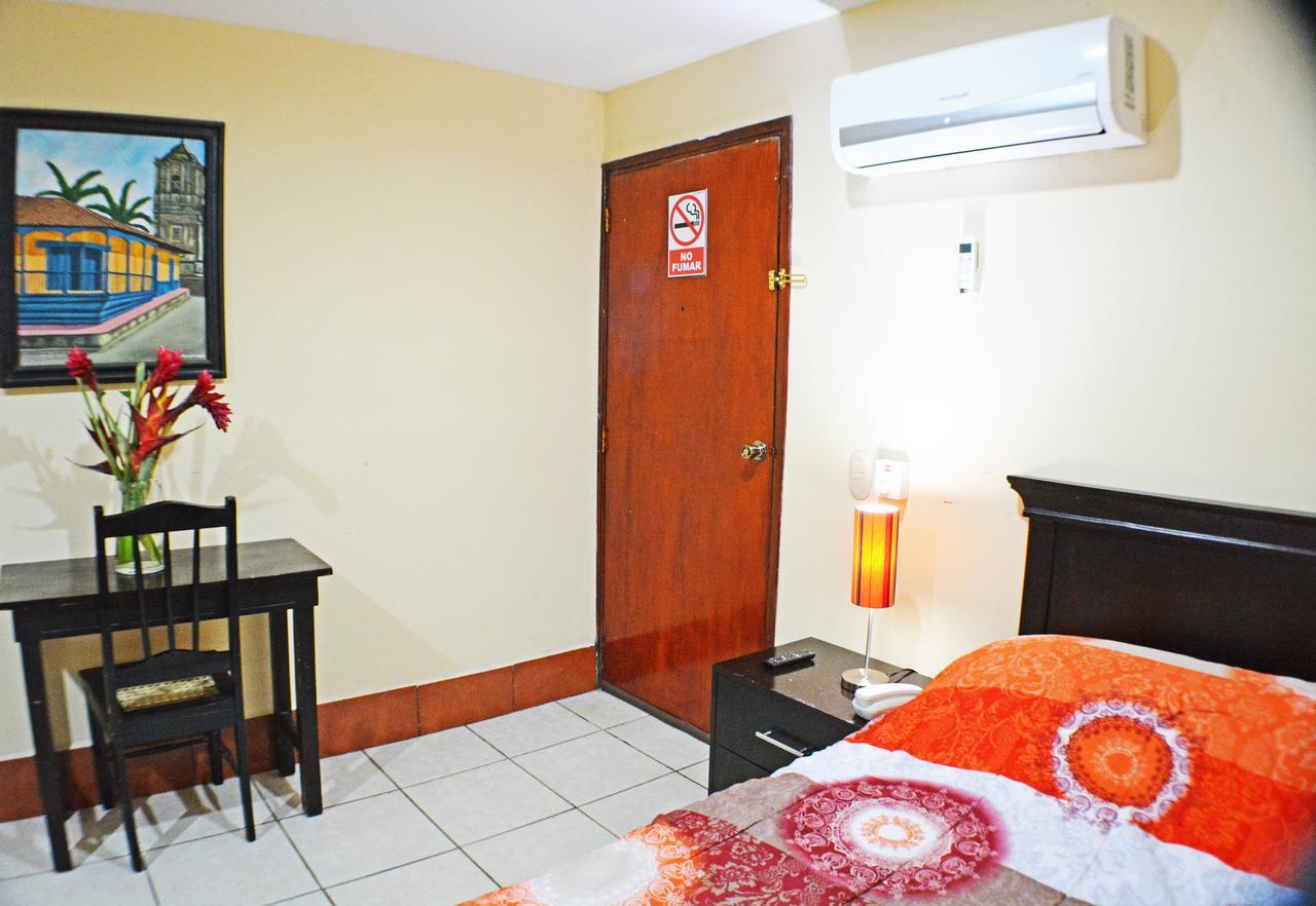 Hotel Plaza Cosiguina ชีนันเดกา ภายนอก รูปภาพ